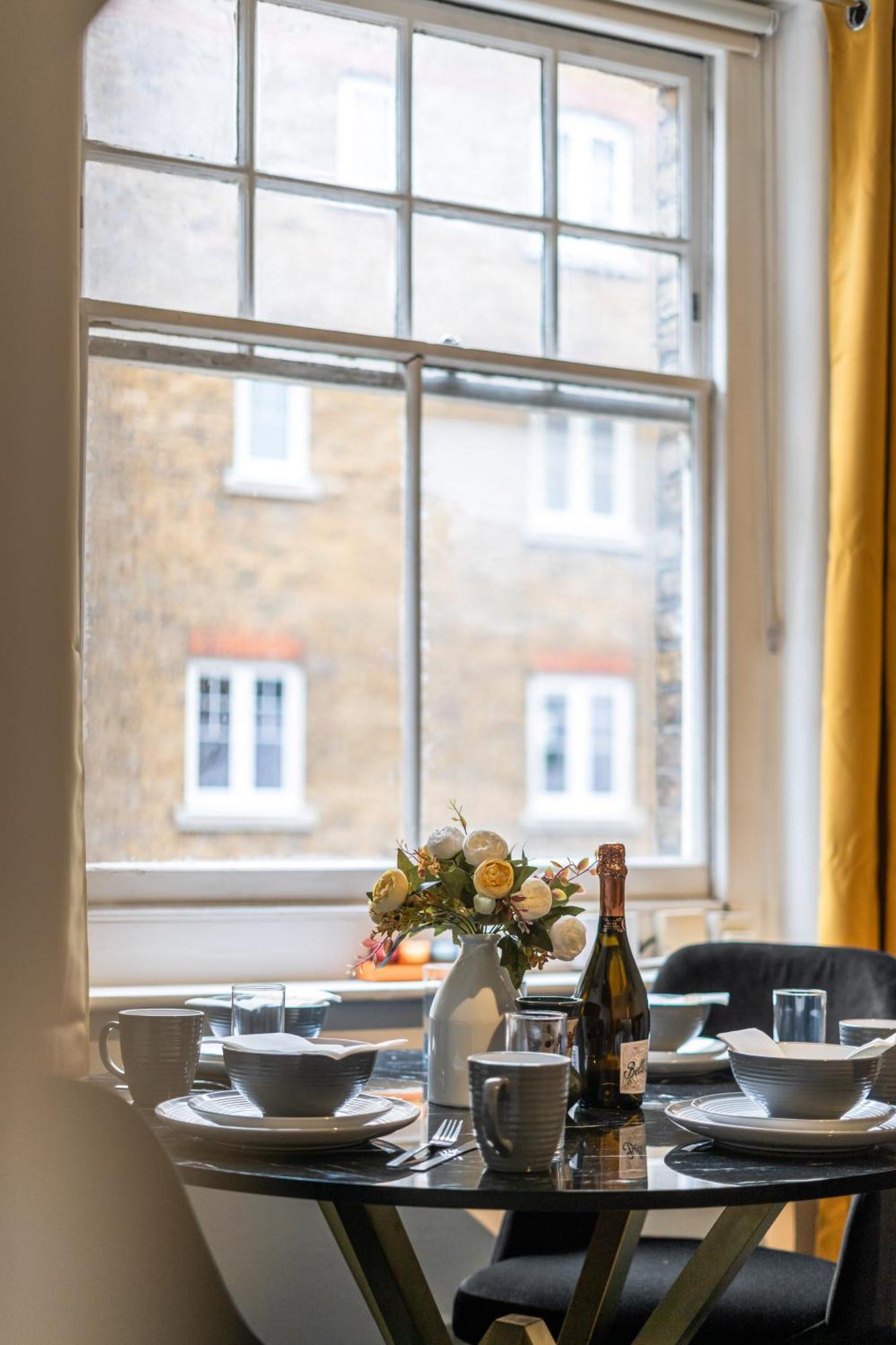Chic Urban Retreat 1 Bedroom Gem In Covent Garden Лондон Экстерьер фото