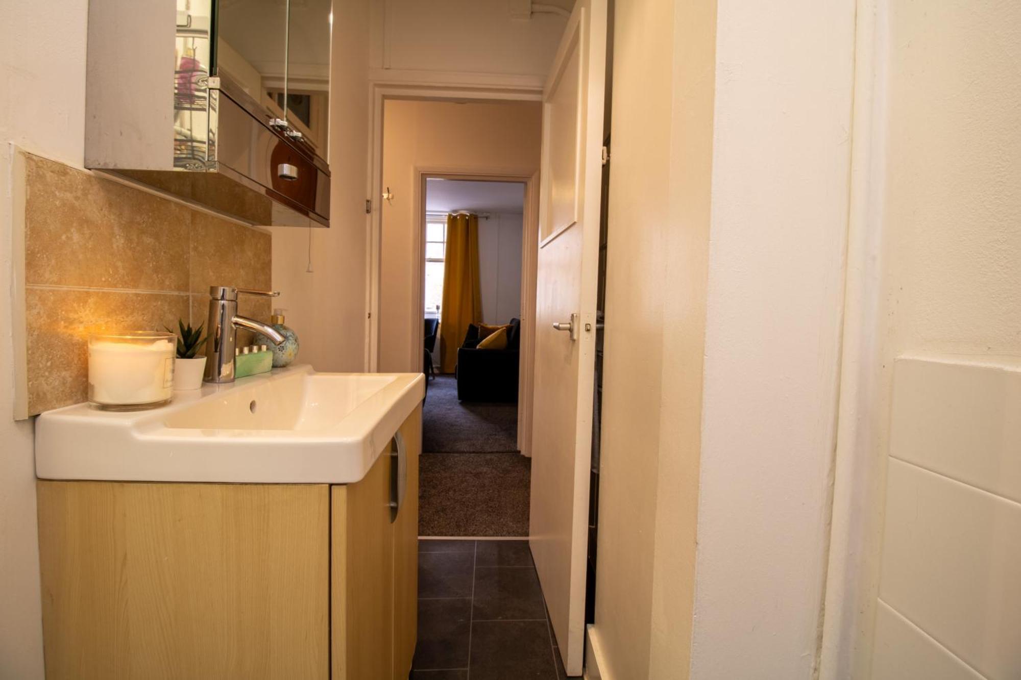 Chic Urban Retreat 1 Bedroom Gem In Covent Garden Лондон Экстерьер фото